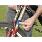 Dầu bôi trơn ty phuộc Finish Line Stanchion Fluoro Oil 15g - Ảnh 4